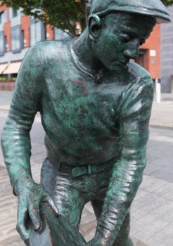 DOCKERS MONUMENT