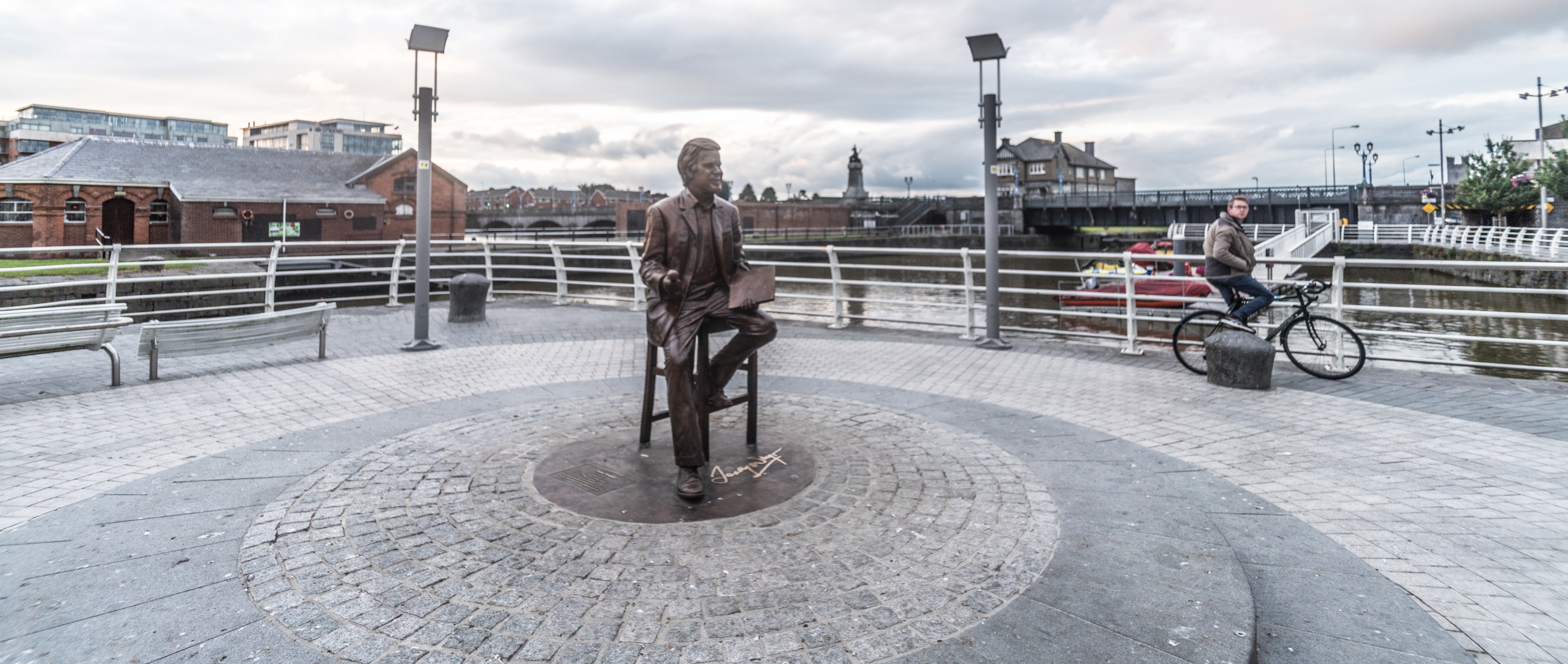 STATUE OF TERRY WOGAN