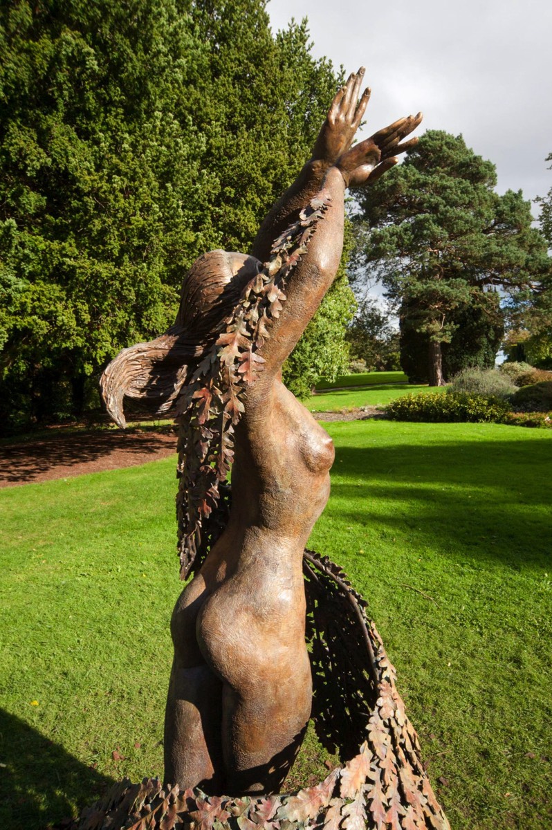 OTHER EARTH DANCING BY BETTY NEWMAN MAGUIRE PHOTOGRAPHED USING A CANON 1Ds MKIII 006