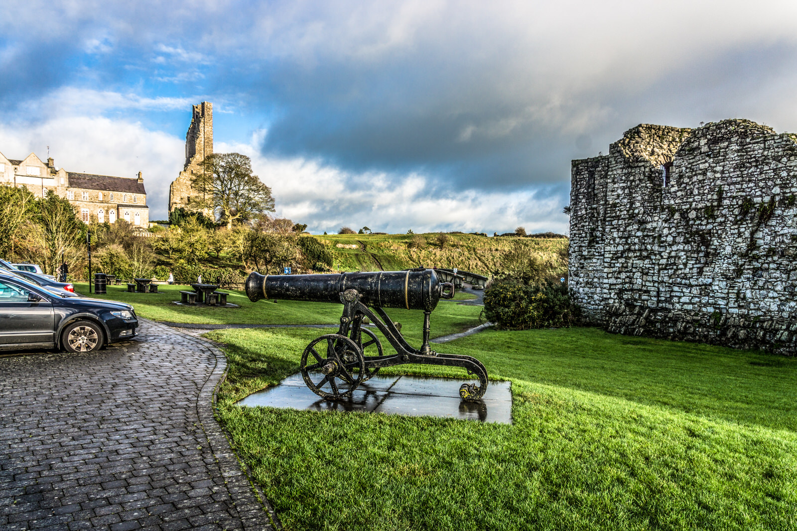  TRIM CASTLE PHOTOGRAPHED ON CHRISTMAS MORNING 2014 