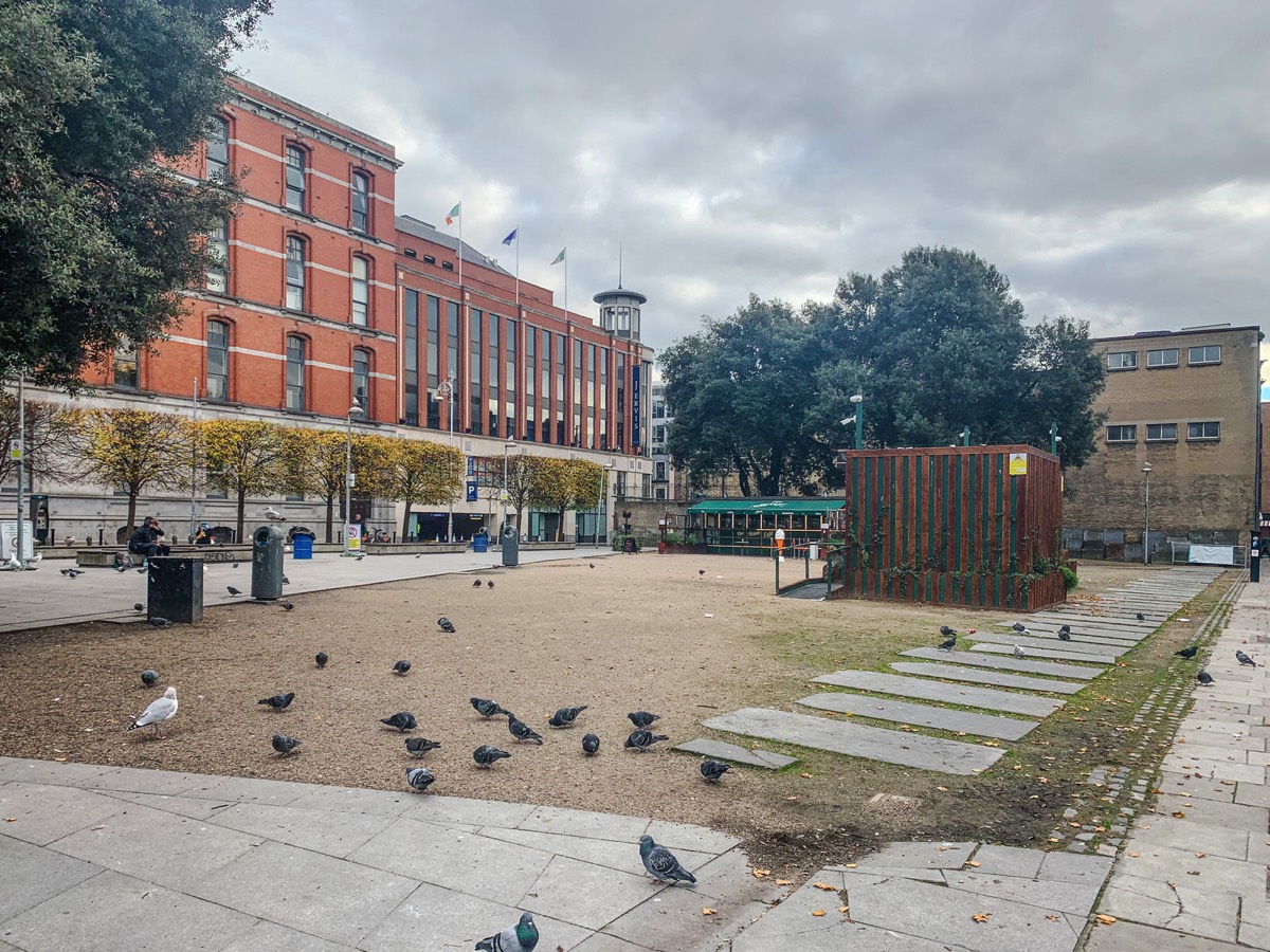 THE TRAM CAFE AT WOLFE TONE PARK - THE PIGEONS AND GULLS MUST BE HUNGRY   003