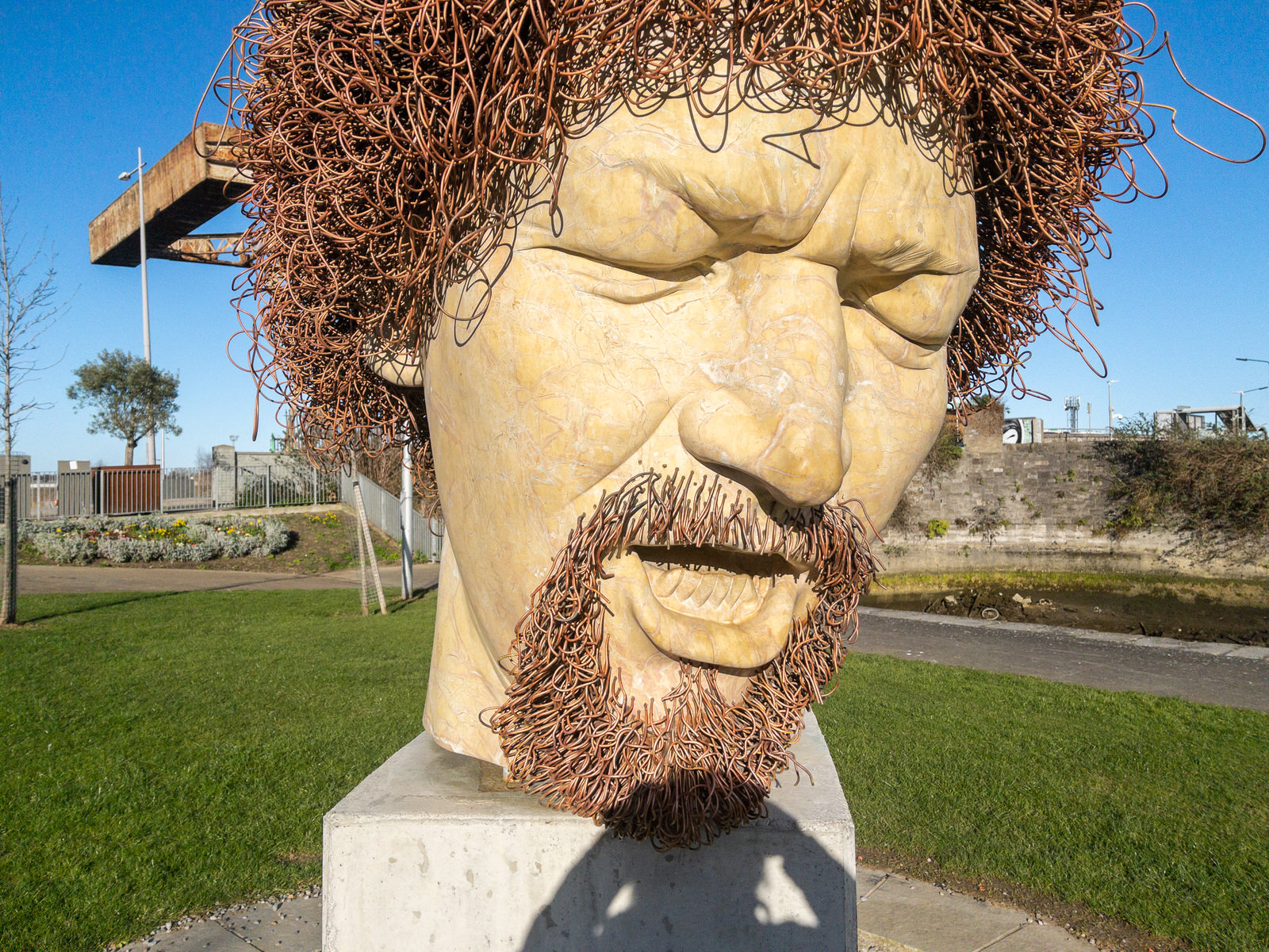 LUKE KELLY AT GUILD STREET 001