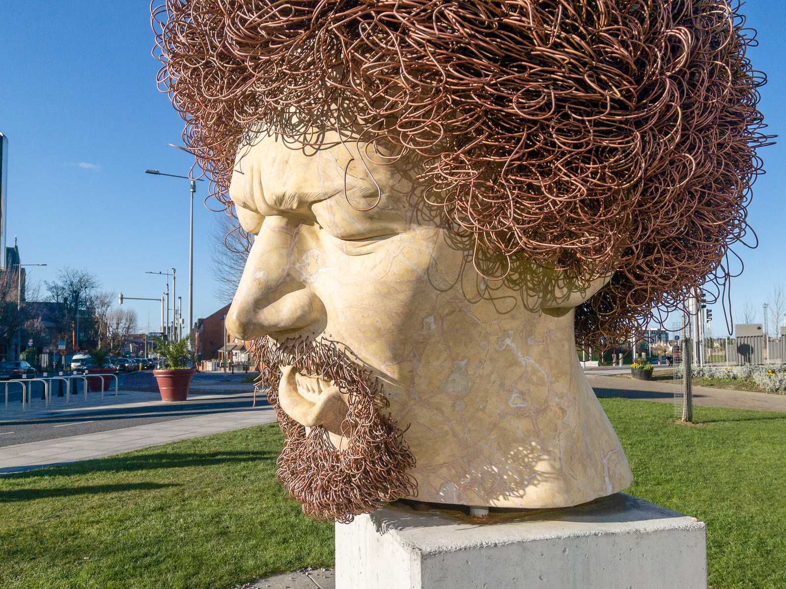 LUKE KELLY STATUE AT GUILD STREET