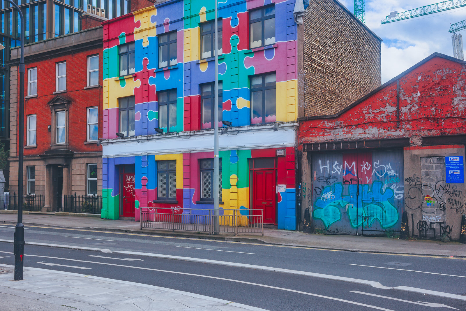 UNFORTUNATELY THIS BUILDING ON CITY QUAY IS NOW PLAIN WHITE