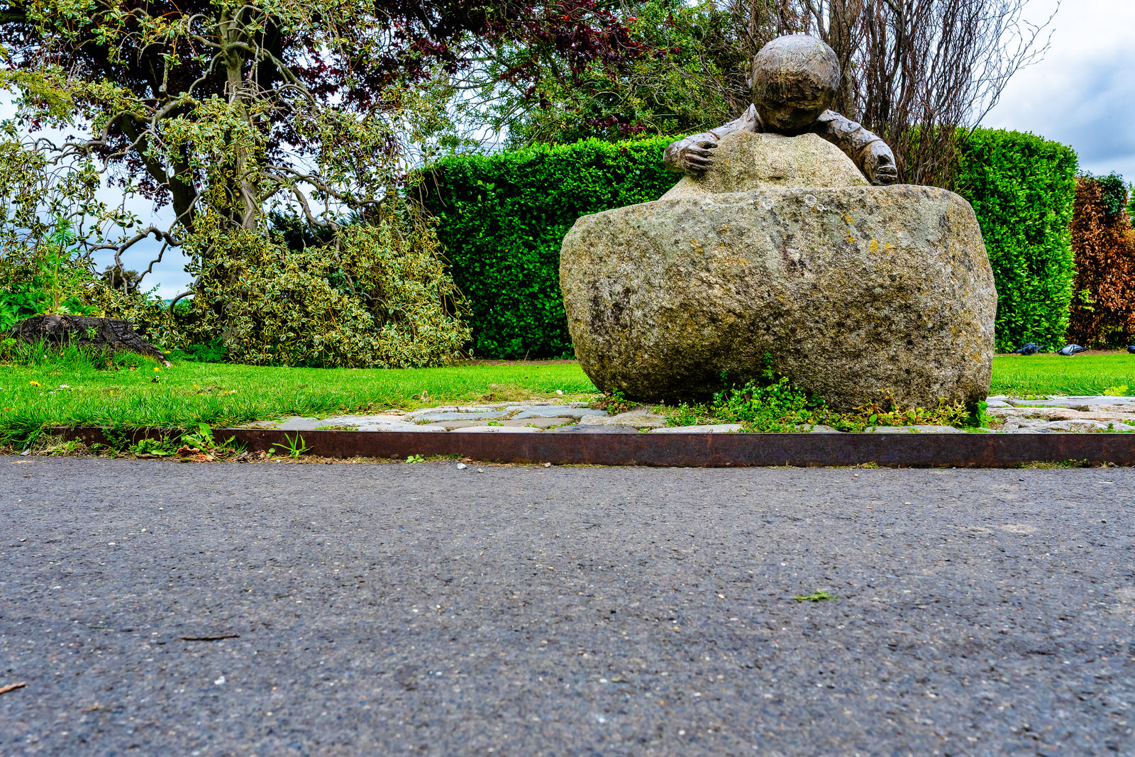 SCULPTURE OF LITTLE BOY